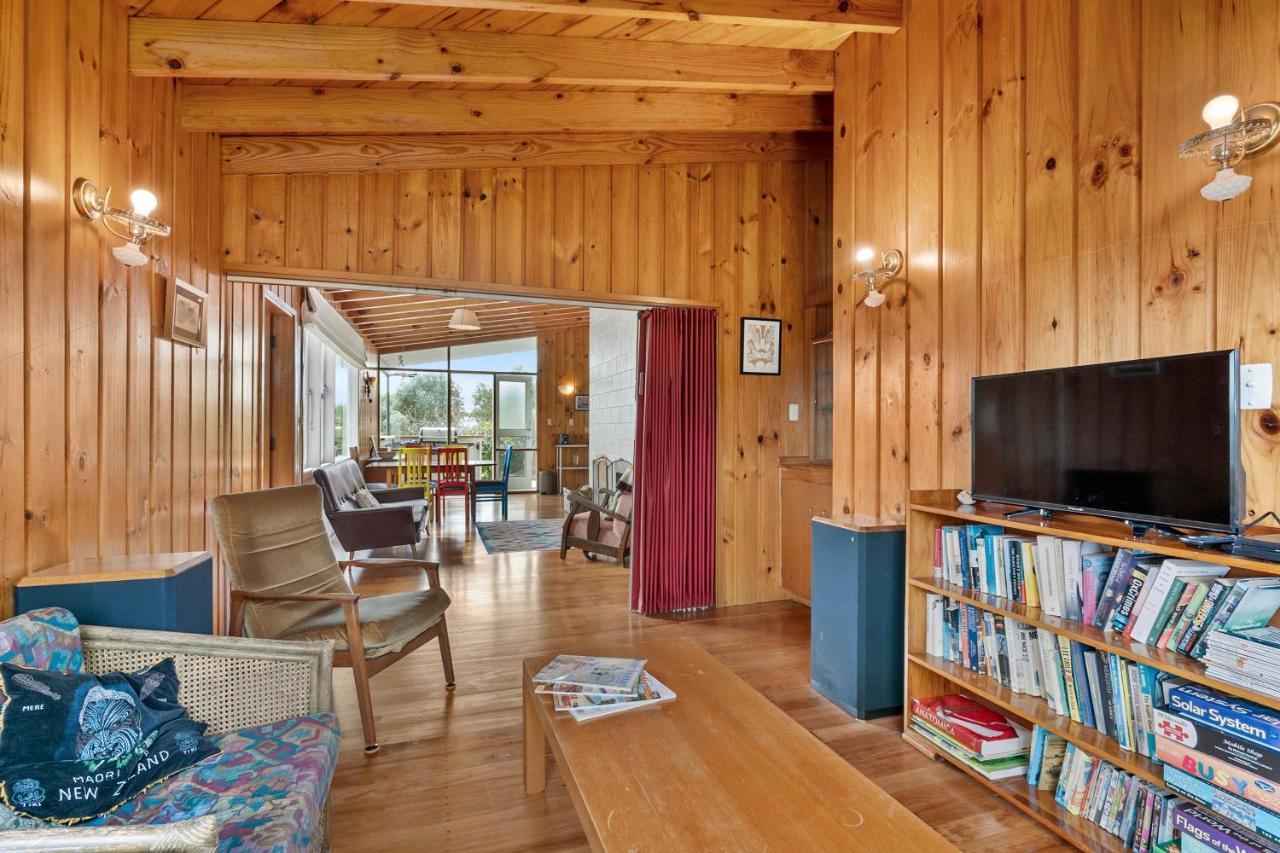 Queenie - Waikanae Beach Holiday Home Zewnętrze zdjęcie