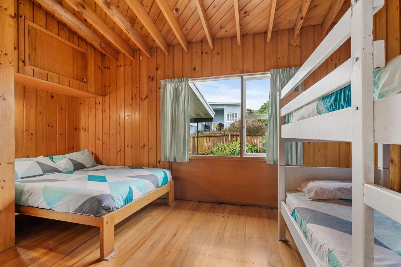 Queenie - Waikanae Beach Holiday Home Zewnętrze zdjęcie