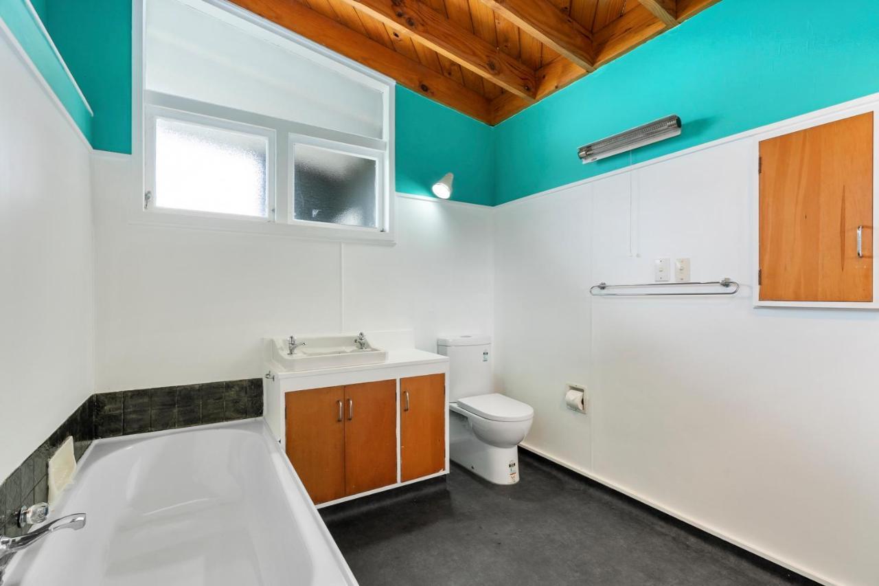 Queenie - Waikanae Beach Holiday Home Zewnętrze zdjęcie